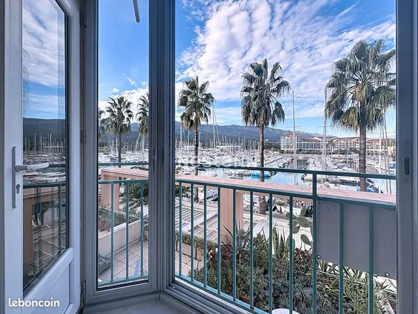 Studio 1 pièce 25 m² 
