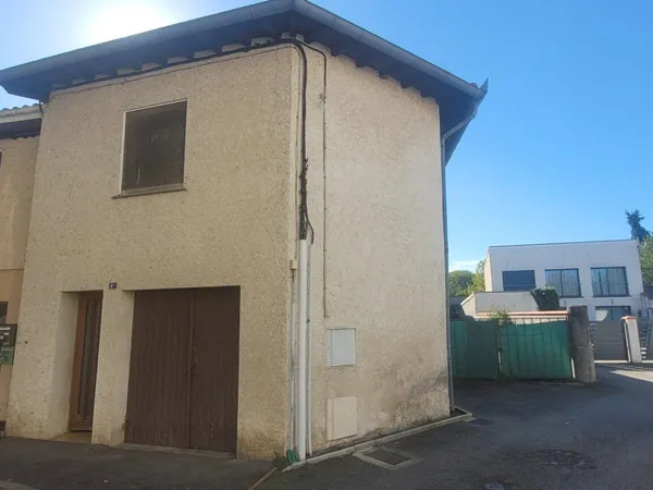 MAISON DE VILLAGE RENOVEE AVEC GARAGE 