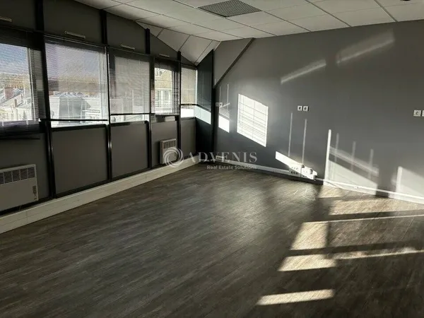 Bureau 77 m² 