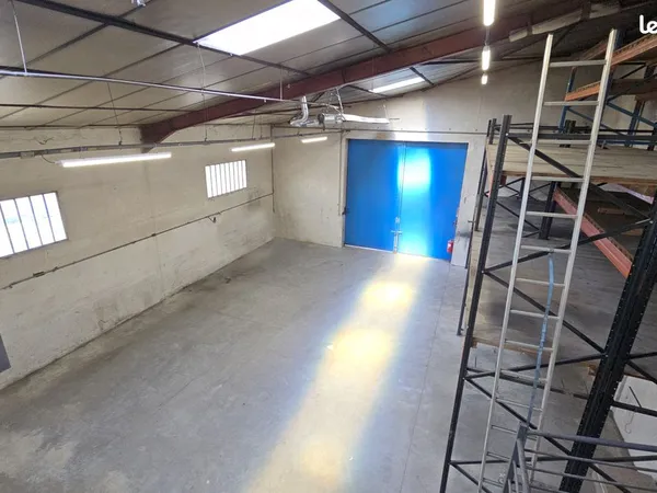 Local d'activité 215m² Bourgoin 