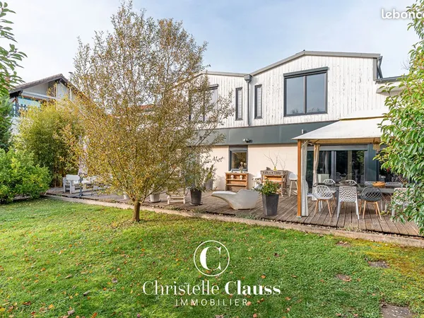 Propriété 6 pièces 203 m² 