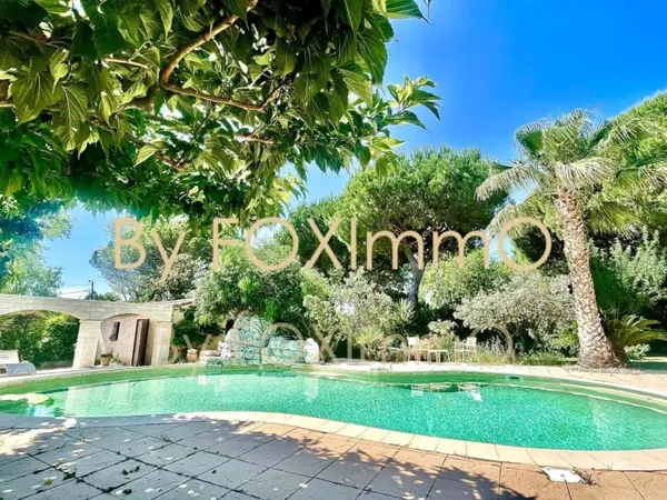 Antibes - Spacieuse Villa - proche Mer - Calme - Terrain plat - 