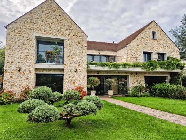 Chevreuse, 450m2 habitables avec piscine intérieure sur 2100m2 d 