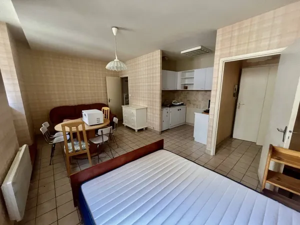 Studio 1 pièce 25 m² 