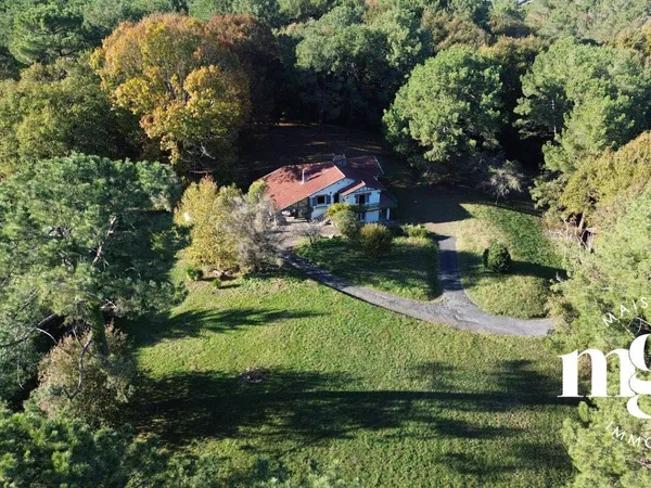 Maison 9 pièces 240 m² 