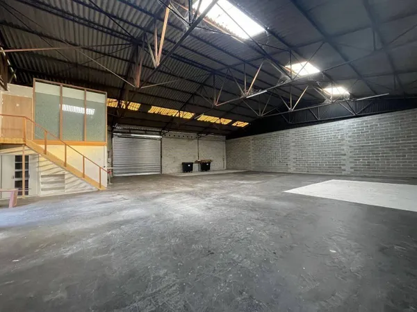 Local d'activité 420 m² 