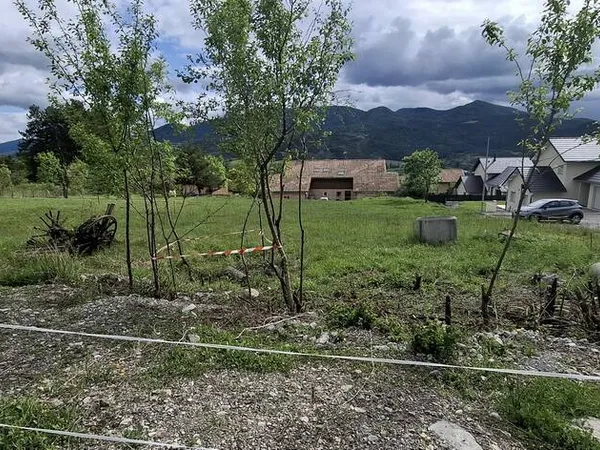 Terrain 665 m² 