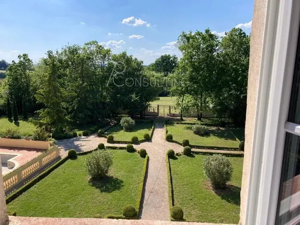 Château 13 pièces 730 m² 