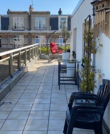 Appartement Penthouse avenue Saint Maur, parking et terrasse 