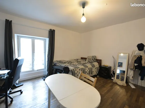 Studio 1 pièce 25 m² 