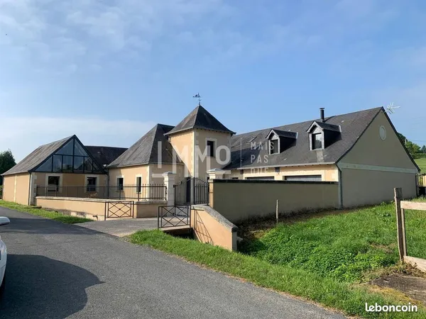 Propriété 11 pièces 273 m² 