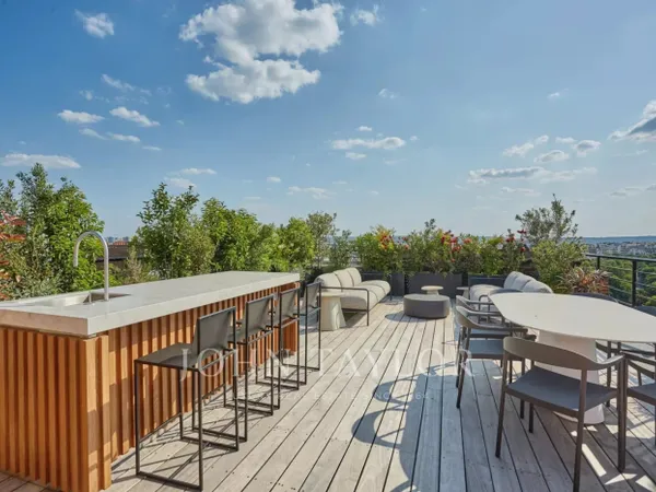 Fabuleux penthouse avec terrasses au coeur de l'OCDE 