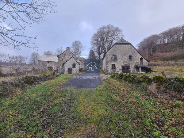 Corps de ferme isolé avec vue exceptionnelle Aubrac 