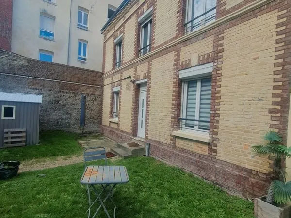 F2 charme rue Dume d'Aplemont avec jardin 