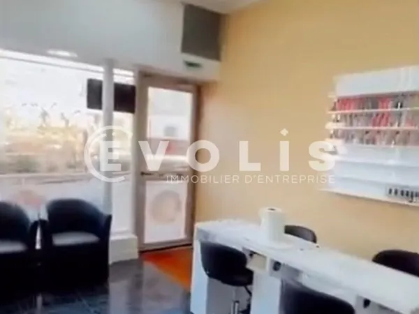 Locaux commerciaux - A VENDRE - 57 m² non divisibles 