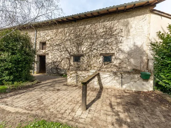 Autre 1 pièce 210 m² 