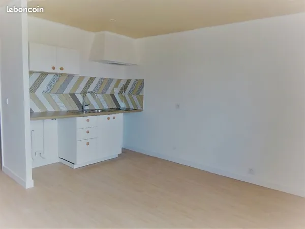 Studio 1 pièce 25 m² 