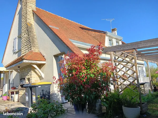 Maison 7 pièces, 155 m² habitable Loi carrez, terrain 975 m² 
