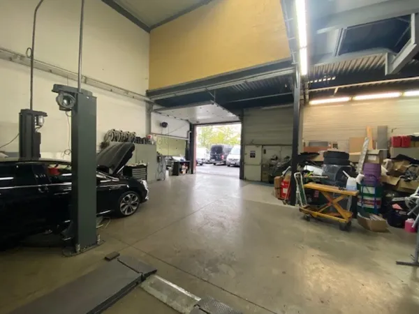 Local d'activité 322 m² 