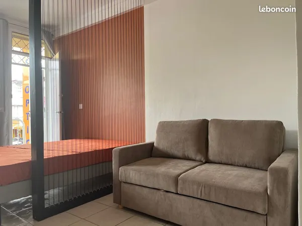 T1 rénové avec coin nuit séparé - Moderne et lumineux 