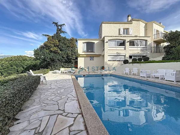 Maison 12 pièces 333 m² 