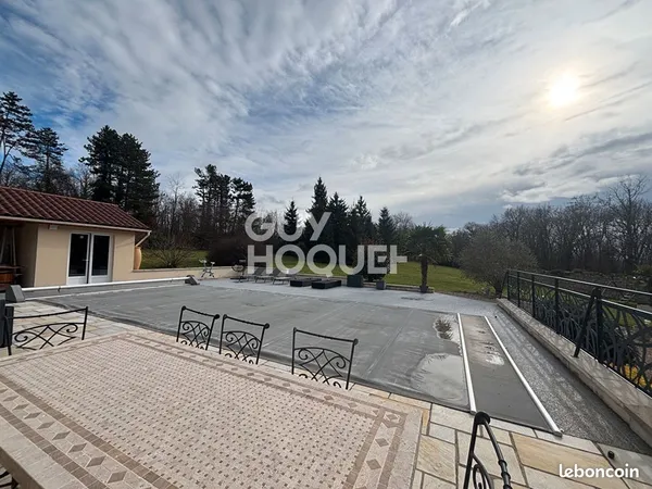 Propriété 6 pièces 198 m² 