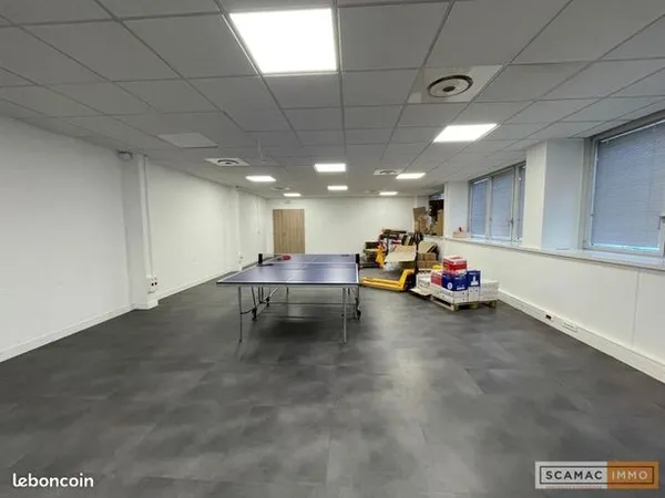 Local d'activité 6 pièces 151 m² 