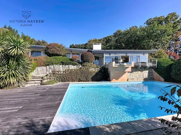 Maison de plain-pied 8 pièces 284 m² 