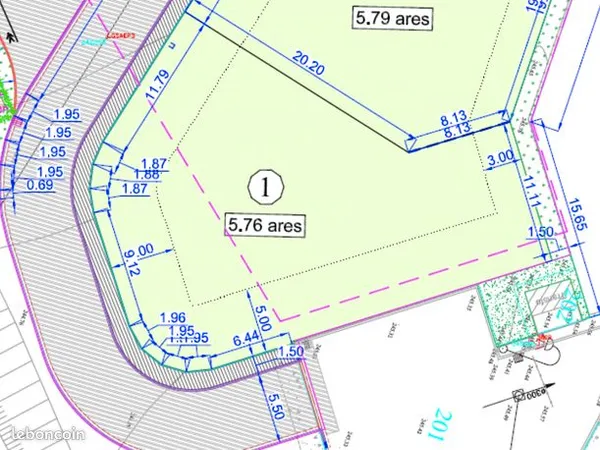 Terrain 575600 m² 