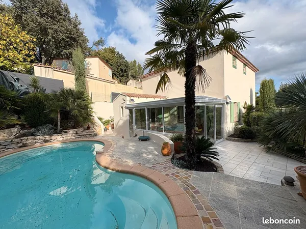 Villa 5 pièces 147 m² 