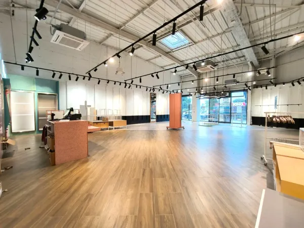 Local commercial - 270m² - La patte d'oie d'Herblay 