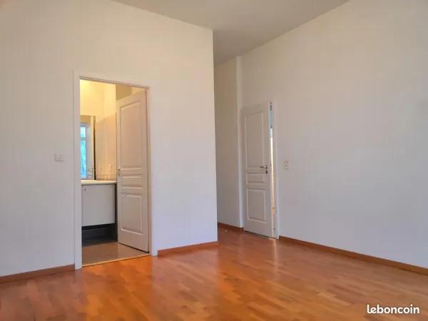 Appartement F2 59m2 1er étage 