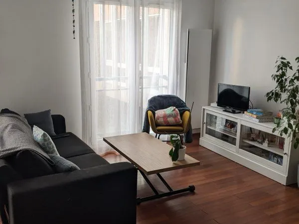 Charmant T2 de 45 m² en plein centre‑ville de Rouen — 2 places de parking privé couvert 