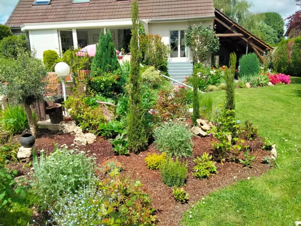 Garencières : Maison familiale avec piscine, jardin et sous-sol - Proche commerces 