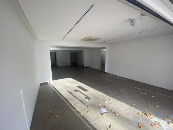 Boutique 2 pièces 220 m² 
