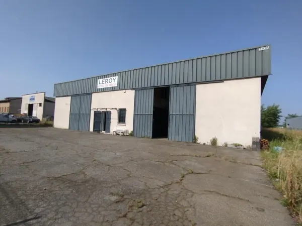 SAINT ALBAN, à louer, bâtiment d'activité indépendant bénéficiant de deux accès livraison de 