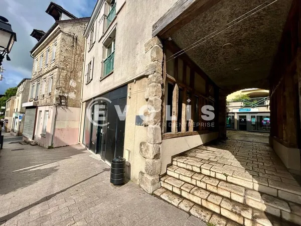Locaux commerciaux - A LOUER - 210 m² non divisibles 
