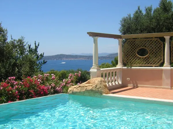 Cap d'Ail - Villa prestigieuse de style néo provençal avec vue p 