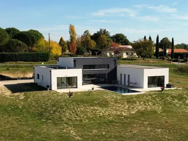 Maison contemporaine avec piscine et vaste terrain - Miramont-de-Guyenne 