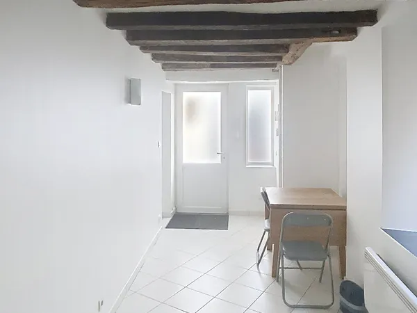 A vendre A,gers hyper centre place Imbach, appartement type 1 bis avec coin chambre séparée et 
