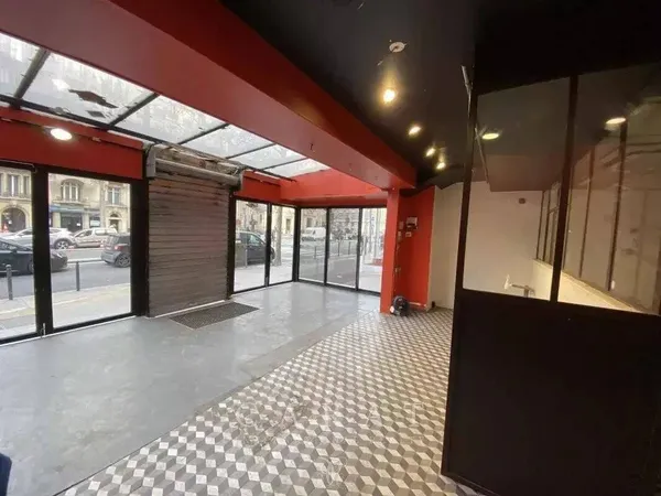 Local commercial 198 m² 