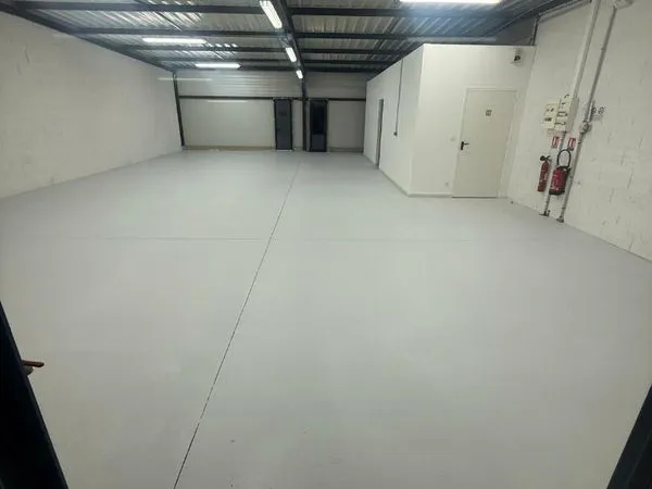 Local 153 m² LAMBALLE ARMOR 