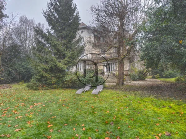 Maison 10 pièces 298 m² 