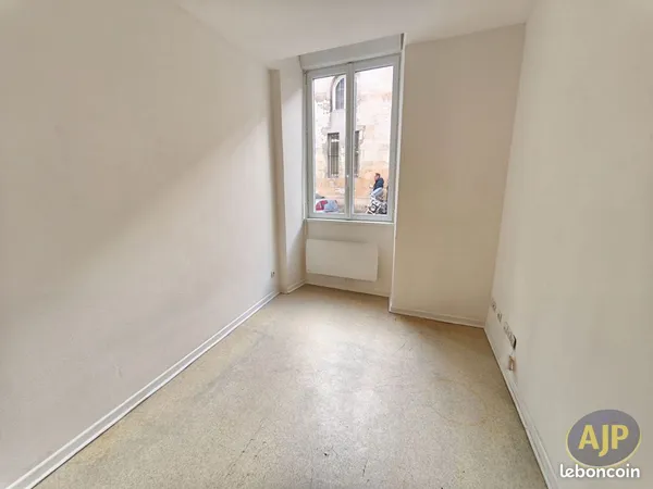 Studio 1 pièce 14 m² 
