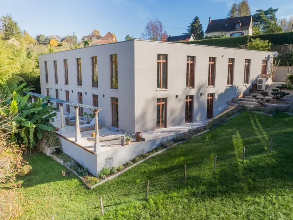 Villa d'architecte contemporaine, sur les hauteurs de Sarlat en 