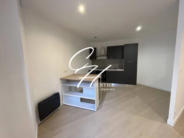 Studio 1 pièce 32 m² 