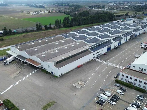 Local d'activité 3259 m² 