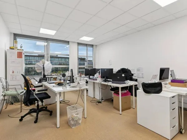 Bureaux 233 m² 