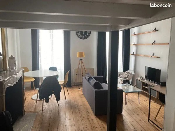 Grand studio/T1 à louer, Nationale, République 