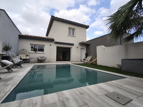 Villa de 2021 de 95m2 sur 272m2 de terrrain avec pisicne 